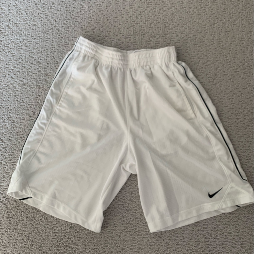 Men’s size medium white Nike shorts